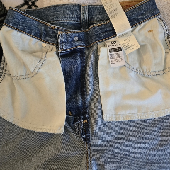 Levi's Classic Blue Jeans - Picture 8 of 13